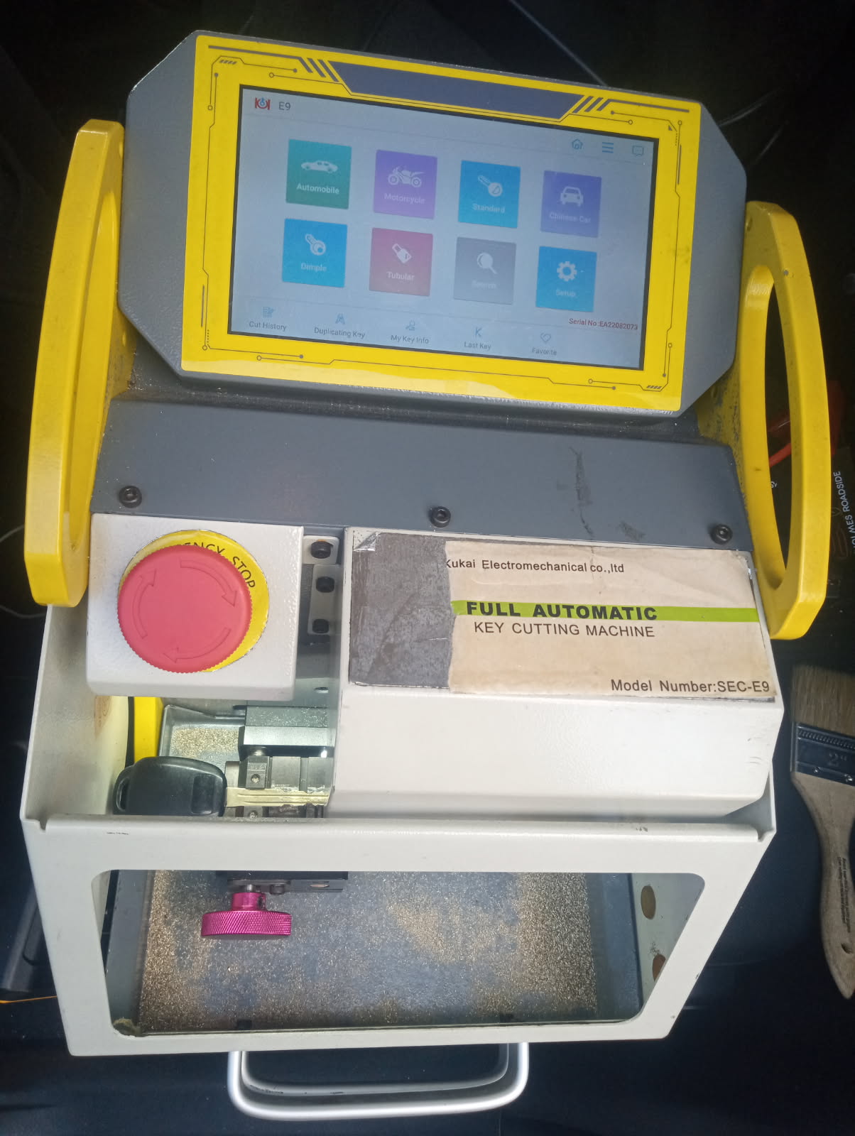 Key cutting machine on-site